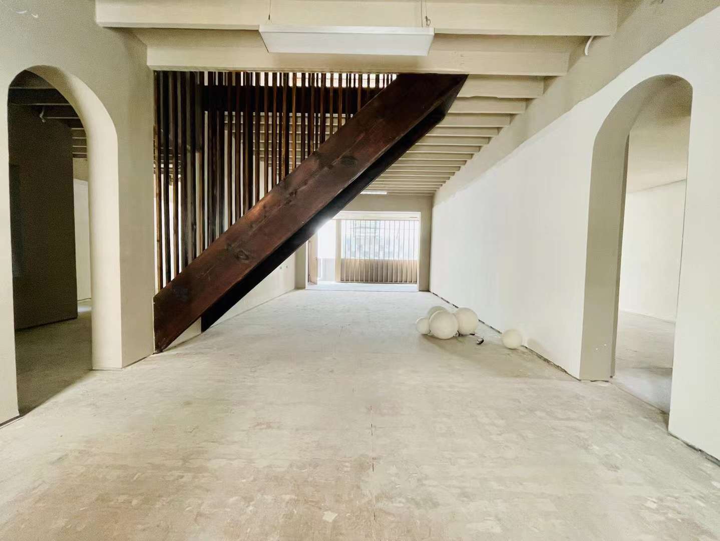 江苏路地铁口的安垦创意园出租198平标准交付办公室出租